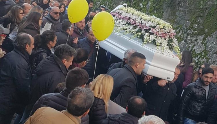 Tortorici in lacrime per l’addio a Chiara