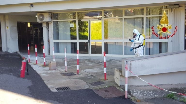 Università, fuoriuscita di sostanze chimiche in un laboratorio. Pronto intervento dei Vigili del Fuoco