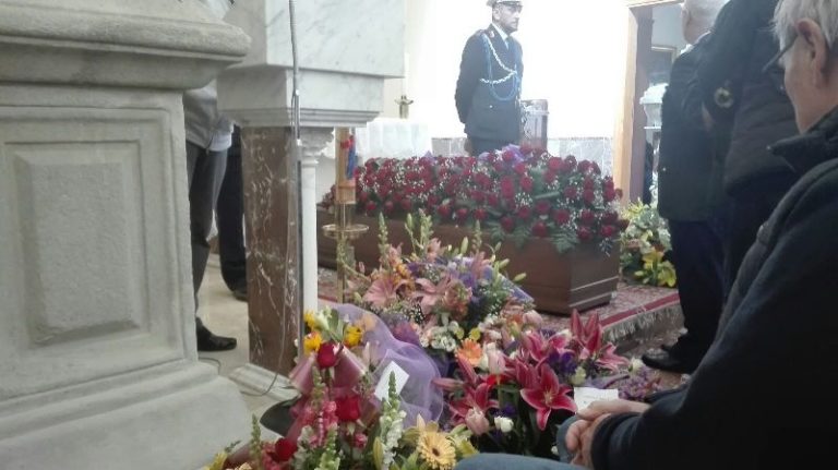 Patti, si sono svolti i funerali dell’ispettore capo della polizia municipale, Marisa Strino