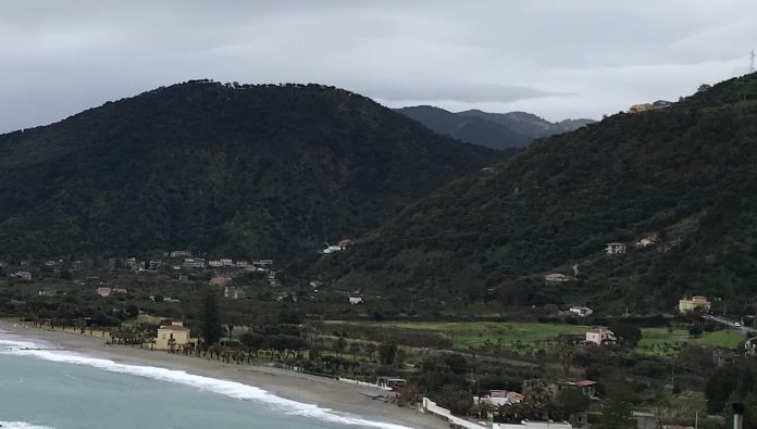 Costruite lungo la costa: sequestrate 4 villette abusive a Capo d'Orlando