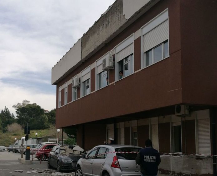 cornicione ospedale patti