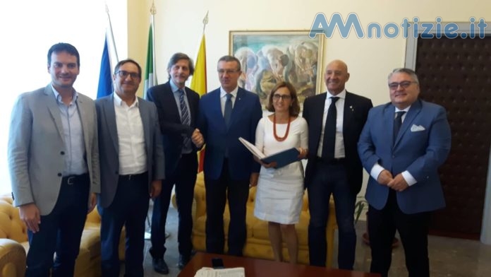 nella foto i commissari dei Parchi siciliani con Assessore Cordaro e presidente confesercenti sicilia