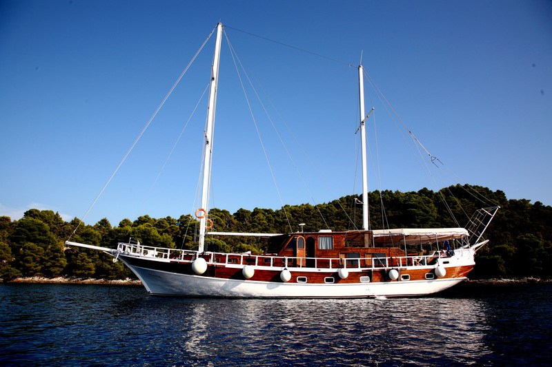Croazia, italiano morto sullo yacht: probabile un'intossicazione da gas di scarico Croazia, italiano morto sullo yacht: probabile un'intossicazione da gas di scarico