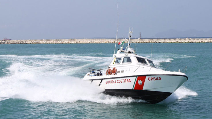 Peschereccio con tre uomini a bordo disperso in mare al largo di San Vito Lo Capo da ieri pomeriggio