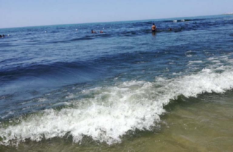 Sicilia – Tragedie in mare: muore un bagnante a Cefalù, dispersa una ragazza a Balestrate