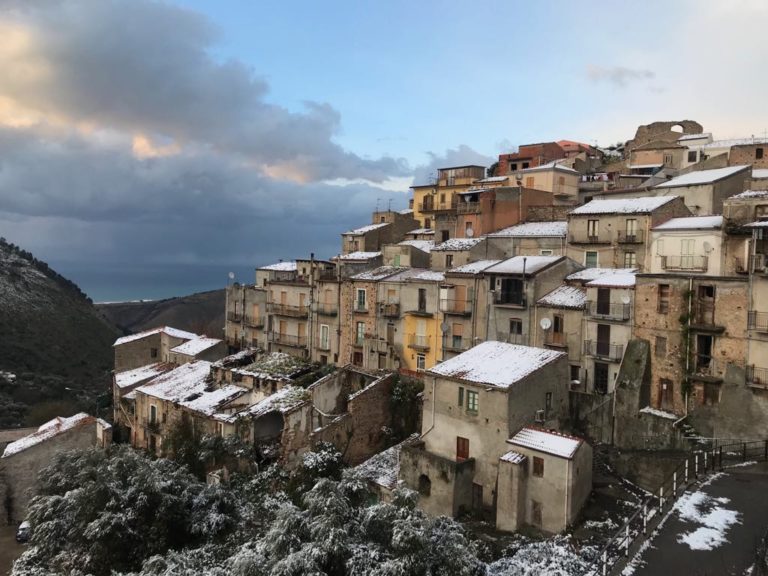 Militello Rosmarino, oltre 100 figuranti e 42 mestieri, la magia del Presepe Vivente