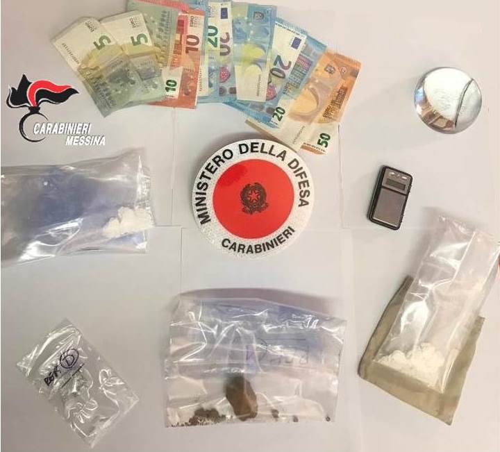 Due arresti per spaccio di droga: sequestrati 22 grammi di eroina, 20 di cocaina e 350 di marijuana