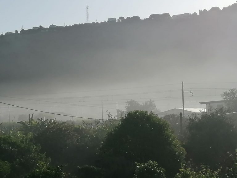 Capo d’Orlando, coltre di fumo invade le case in via Trazzera Marina