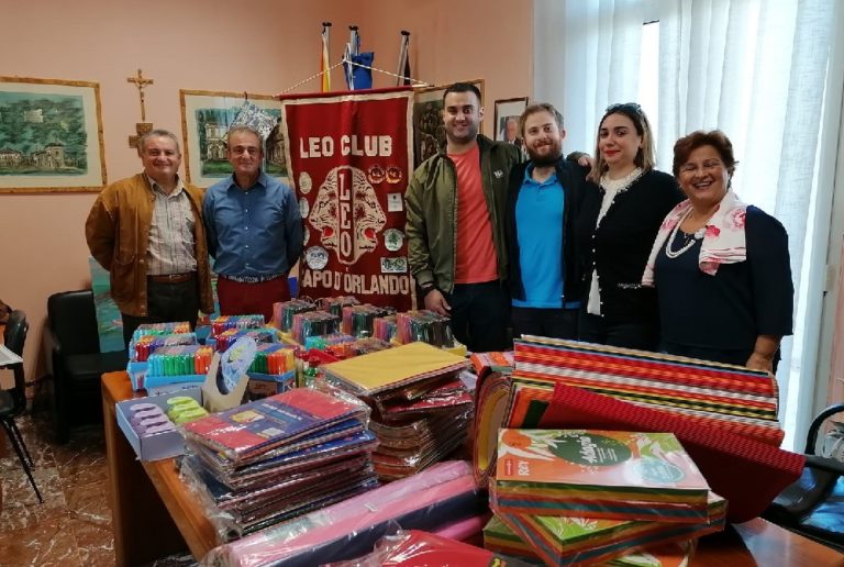 Leo Club di Capo d’Orlando dona kit di materiale didattico all’I.C. n.1