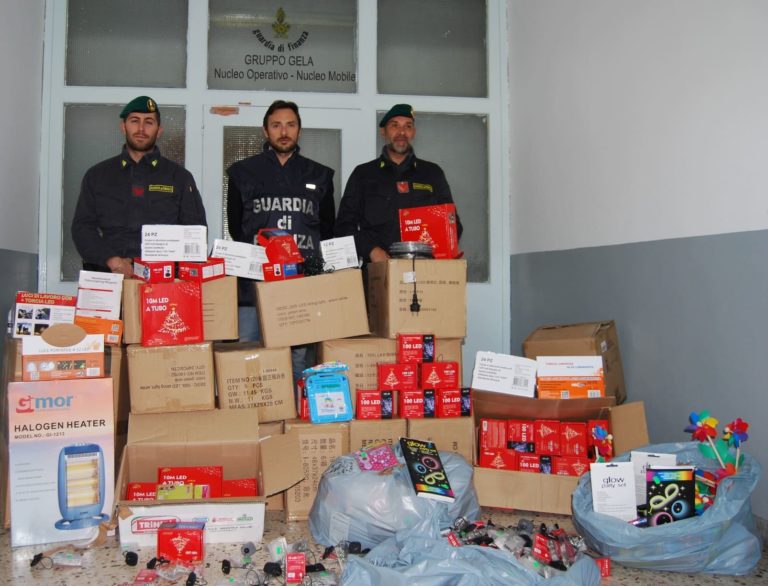 La GDF sequestra in Sicilia oltre 1 milione e mezzo di articoli natalizi