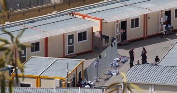 Sicilia – Arrestati 5 scafisti egiziani per lo sbarco di oltre 500 migranti a Lampedusa