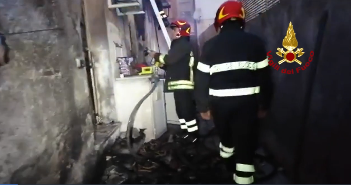 Nizza di Sicilia, incendio in casa: muoiono due anziane, si salva una terza
