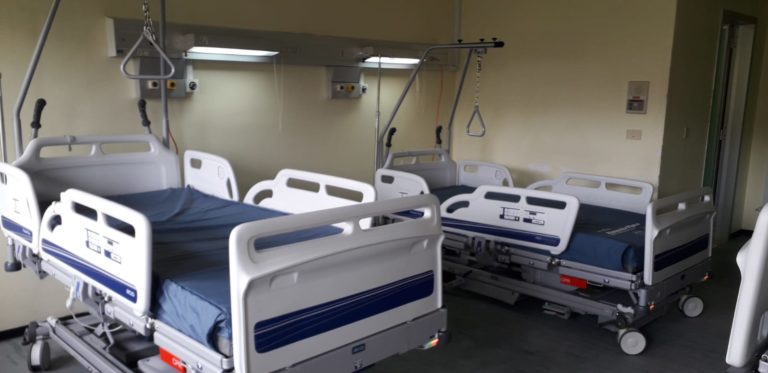 Consegnati i dieci nuovi letti di terapia intensiva al Covid hospital di Barcellona