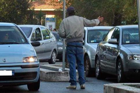 Parcheggiatore abusivo autocertifica di andare a lavoro, denunciato a Catania