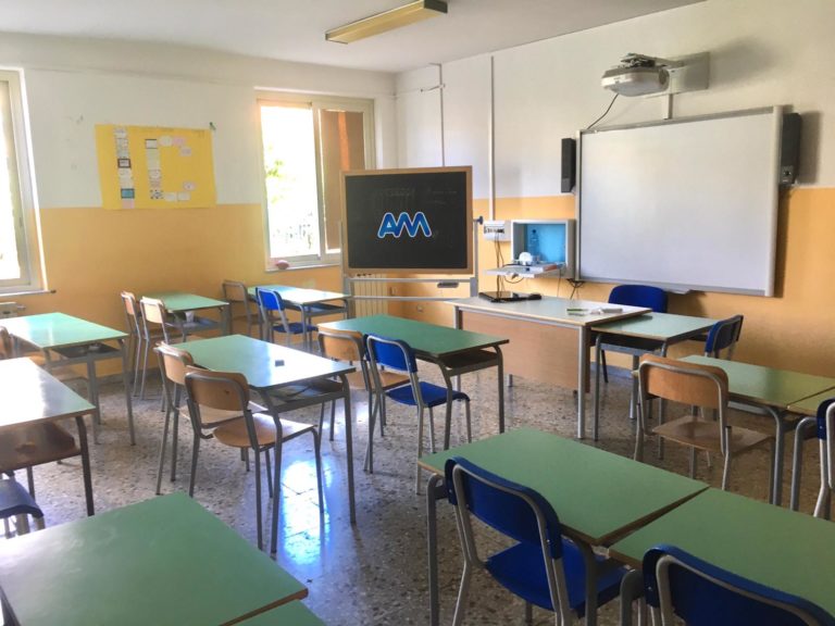 Ritorno a scuola senza mascherina, ma distanziati. In Sicilia diminuiscono alunni e classi