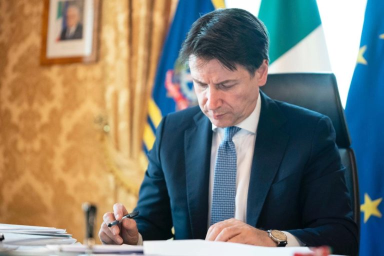 Conte, lettera agli italiani: “Sentiamo il vostro grido d’aiuto, faremo il possibile”