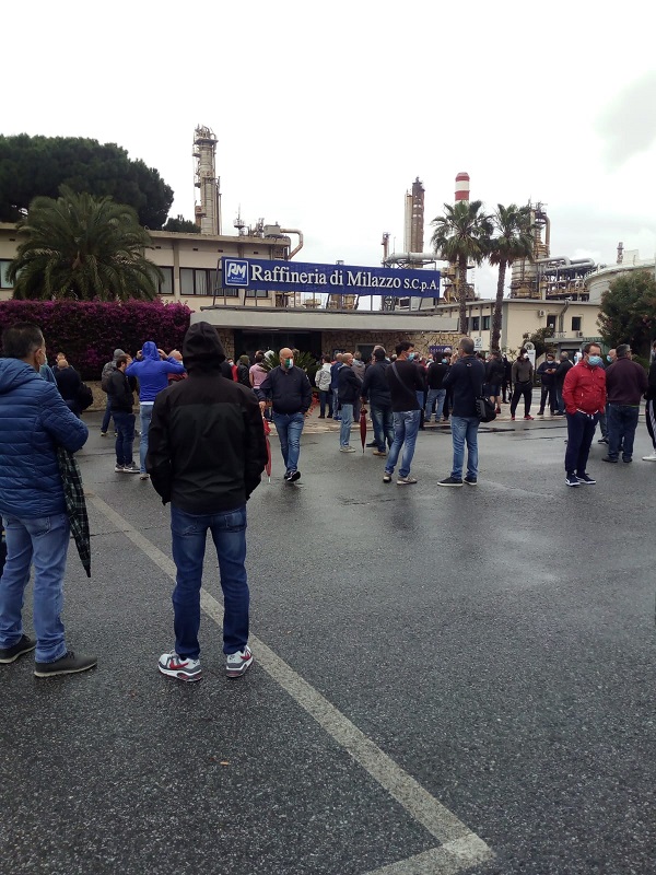 Sciopero a oltranza alla Raffineria di Milazzo, i sindacati chiedono incontro al Prefetto