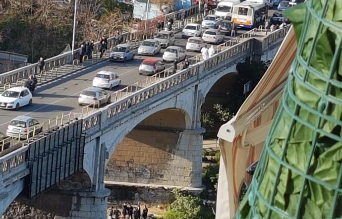 Tragedia a Palermo, ragazza 23enne si toglie la vita gettandosi dal ponte in via Oreto