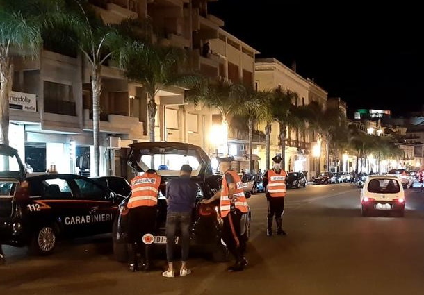 Milazzo – 19enne ubriaco investe un 56enne in scooter e scappa, denunciato