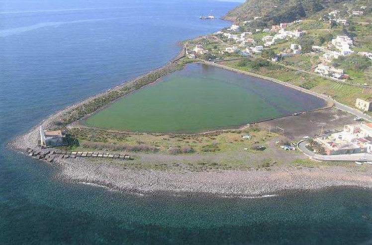 Santa Marina Salina, in arrivo i frangiflutti a difesa del laghetto di Punta Lingua