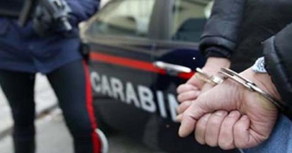 Catania – Tenta di soffocare il figlio di 6 mesi perché piange, arrestato 35enne