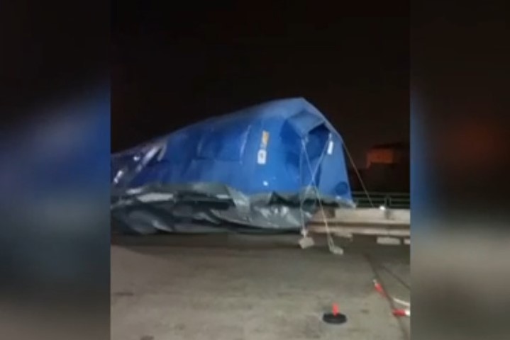 Maltempo – Il forte vento fa volare tenda triage Covid all’ospedale di Palermo