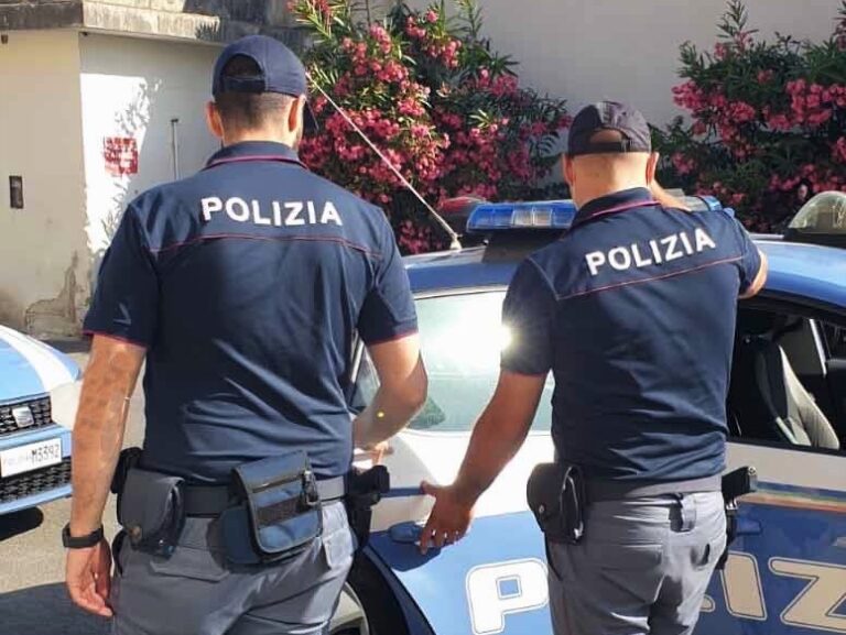 Litigano e tentano di uccidere il fratello, in carcere mamma e figlio di 60 e 34 anni