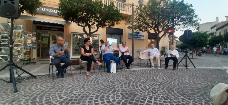 “Il castello di Capo d’Orlando”, presentato in piazza il libro di Antonino Palazzolo