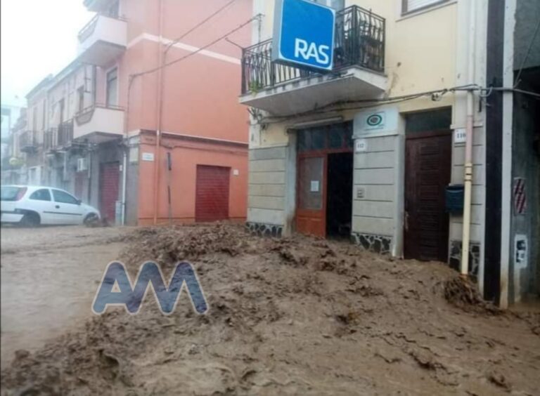 L’alluvione di Barcellona Pozzo di Gotto, la rabbia di chi ha subìto danni – VIDEO