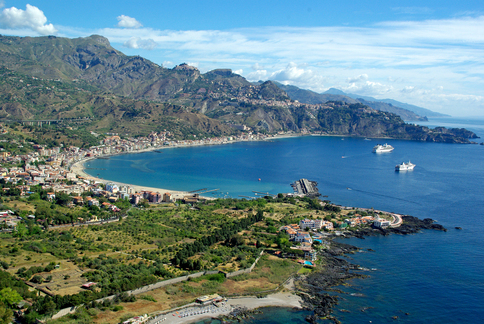 Giardini Naxos, recuperato cadavere incastrato tra gli scogli
