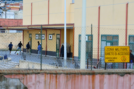 Cinque migranti positivi al Coronavirus a Messina: chiude il centro d’accoglienza