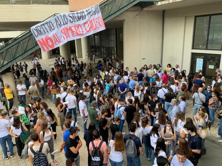 Palermo – Protesta degli studenti contro i test d’ingresso a numero chiuso per Medicina e Chirurgia