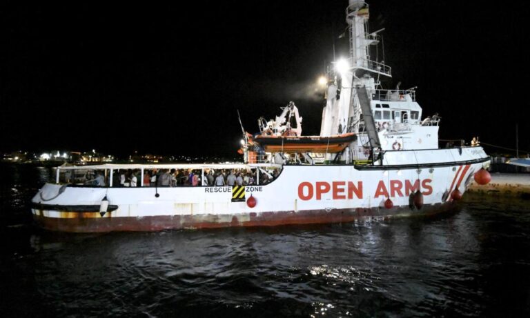 60 Positivi arrivati con la nave Open Arms a Palermo, Musumeci: “L’Europa assente nel Mediterraneo “
