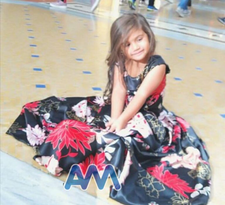 Acquedolci: Matilde, 3 anni, posa per Korn Taylor alla Milano Fashion Week