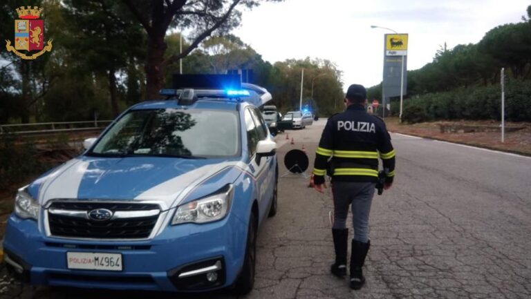 Fugge dalla Polizia sulla A20 scappando a piedi da un’area di sosta: aveva crack e cocaina addosso. Arrestato 32enne di San Filippo del Mela