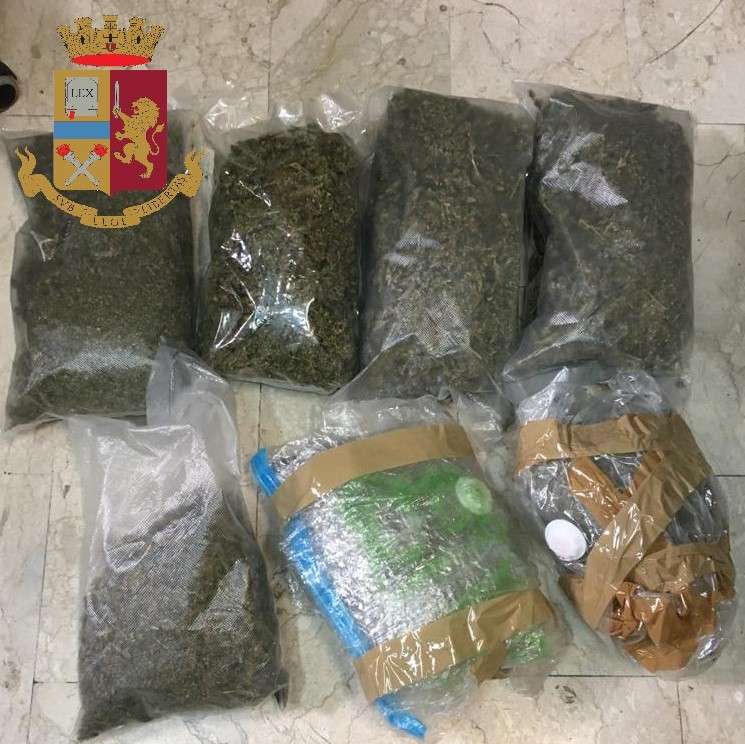 Oltre tre kg di marijuana nell’area di un cantiere abbandonato a nord di Messina