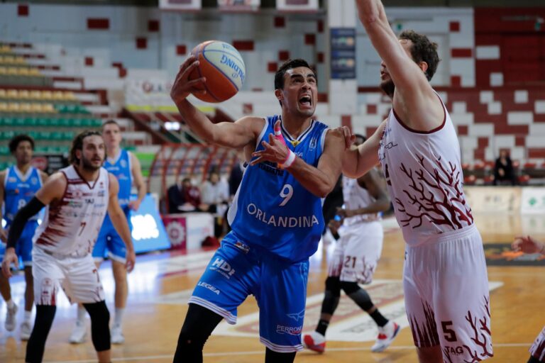 L’Orlandina chiude il 2020 con tre vittorie di fila, espugnata Trapani 83-87