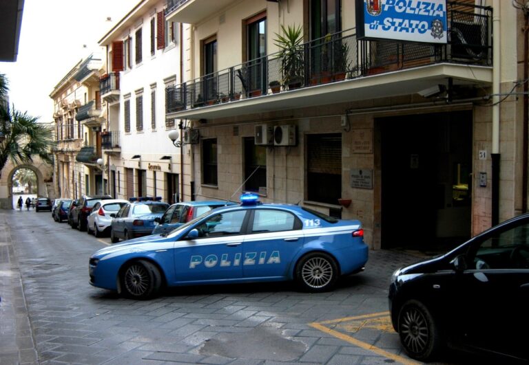 Sant’Agata Militello, docente di un istituto cittadino indagato per aver palpeggiato alunna. Sospeso dal lavoro