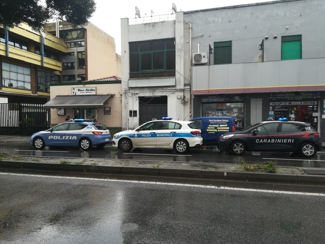 Messina, sala biliardi aperta e con 19 persone all’interno. Fioccano multe in Via La Farina