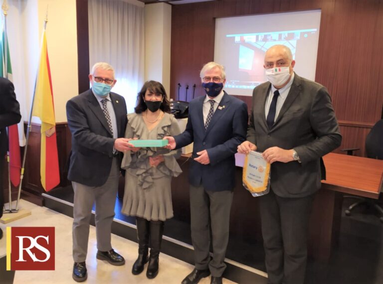 Il Governo USA e il Rotary Club regalano 450 tablet agli studenti siciliani