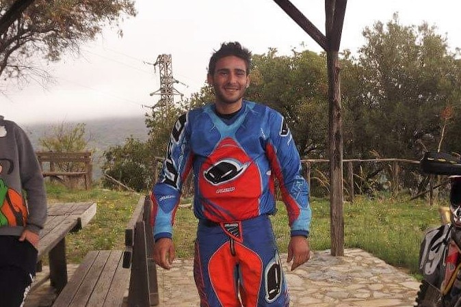 Tragedia sul lungomare di Nizza di Sicilia, il 27enne Gianluca Coledi si accascia e muore