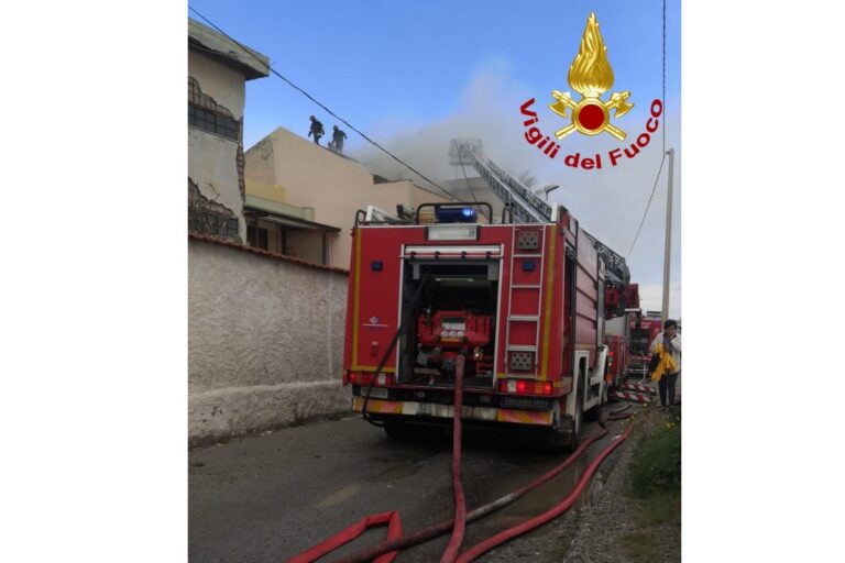 Messina – Le fiamme distruggono un appartamento di Tremestieri. Intossicato un uomo