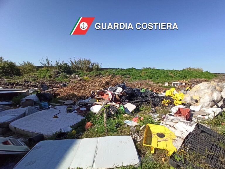 La Guardia Costiera sequestra un’area di 12.000 mq usata come discarica nei pressi del torrente Mela