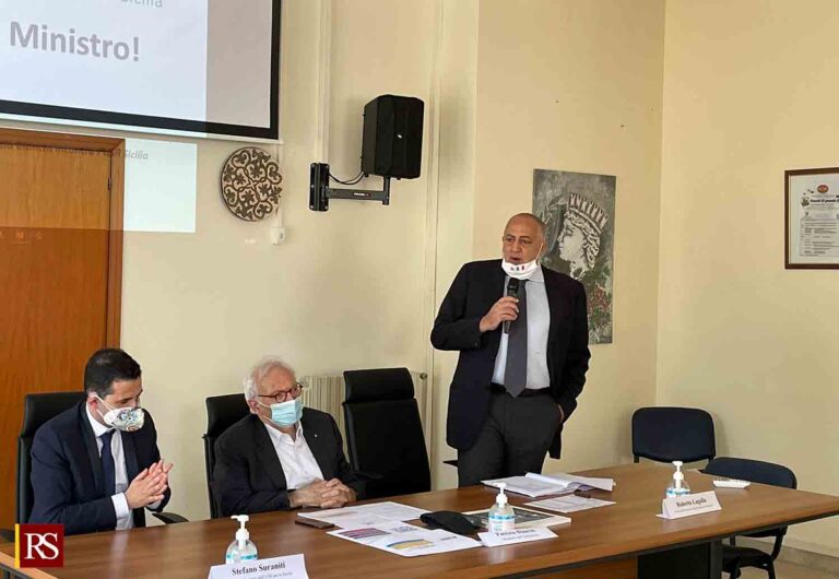 Scuola, in Sicilia alunni positivi al 5%. Regione e Usr: «Si torna in classe in presenza»