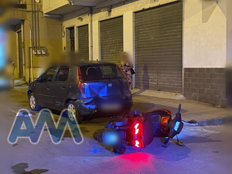 Torrenova, scooter travolge pedone, poi impatta contro auto