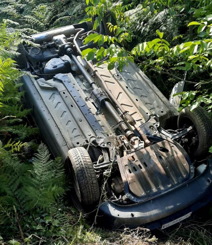 Raccuja: capotta con l’auto in una strada di campagna, soccorso dagli operatori di una squadra antincendio