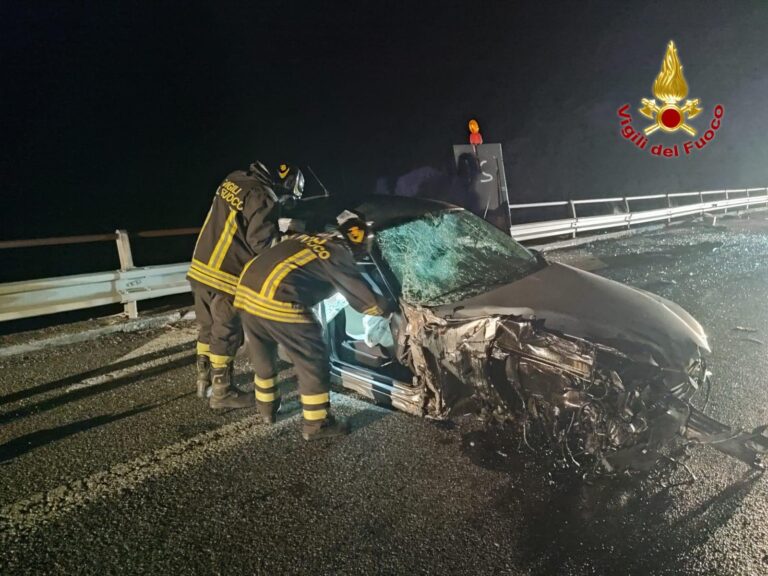 Incidente sulla A20 la scorsa notte: tre macchine coinvolte, un ferito grave