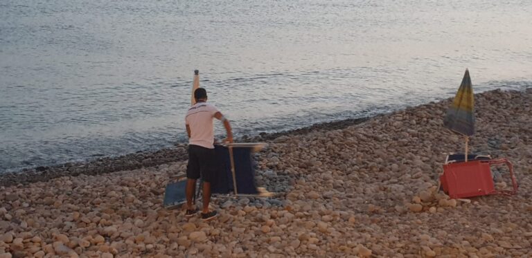 La Guardia Costiera rimuove 220 ombrelloni dalle spiagge pubbliche di Capo d’Orlando e Castel di Tusa