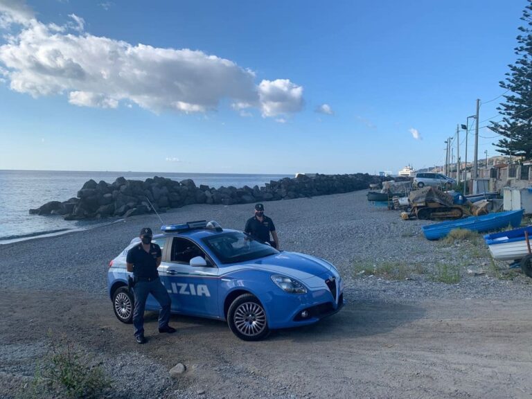 Messina – Rubano una barca in località Tremestieri. La Polizia di Stato arresta 5 ladri in azione