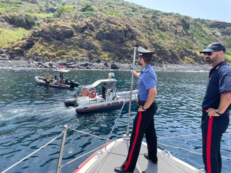 Isole Eolie – I subacquei dei Carabinieri recuperano materiale bellico attorno all’arcipelago